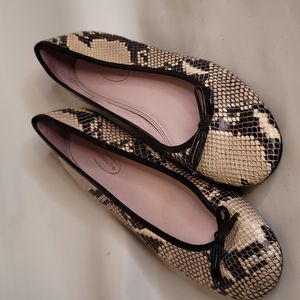 Black snakeprint flats